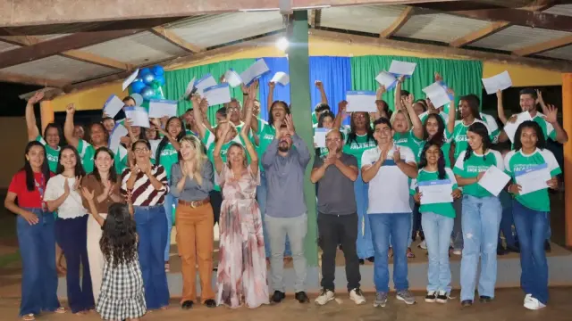 Comunidade Pedreira celebra certificação de alunos em curso de computação